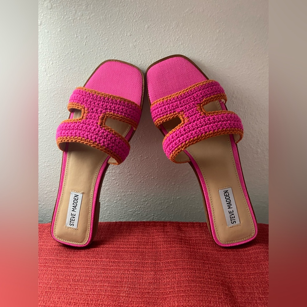STEVE MADDEN CROCHET SLIDE SANDALS IN PINK WITH ORANGE TRIM